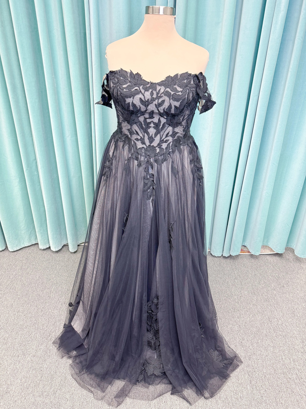 Plus Size Off-the-Shoulder Floral Lace A-line Wedding Dress in Black Sz 18 Black